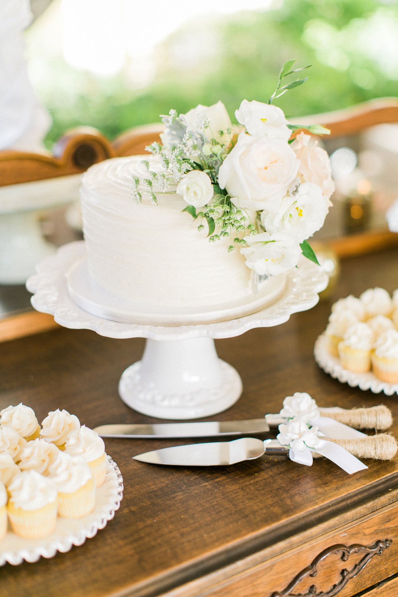 Simply Sweet by Jessica | Stafford's Perry Hotel | Petoskey Mi Wedding Photography | The Weber Photographers