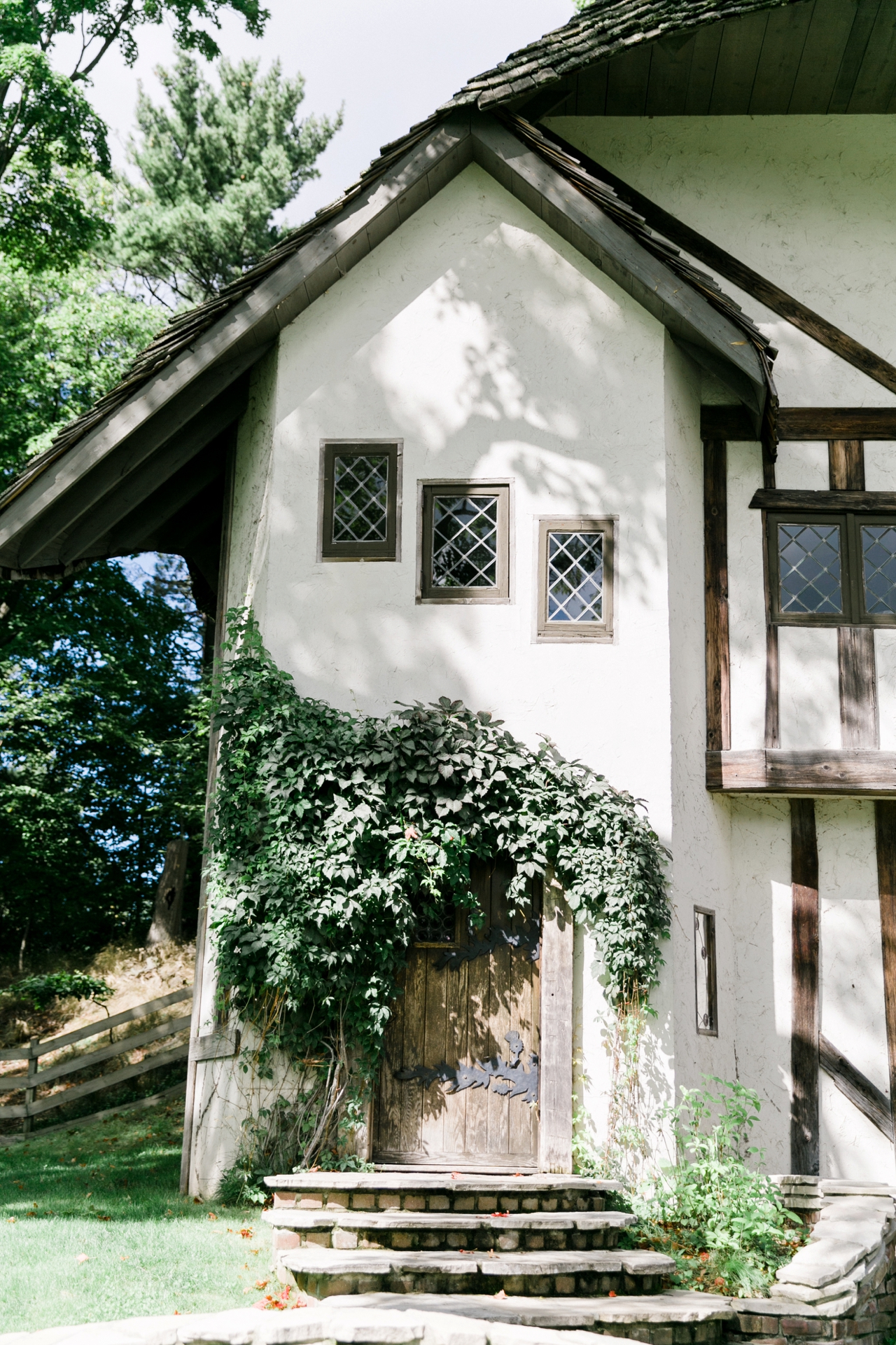 This is a photo of a wedding venue called Applecore Cottage in Northern Michigan. 
