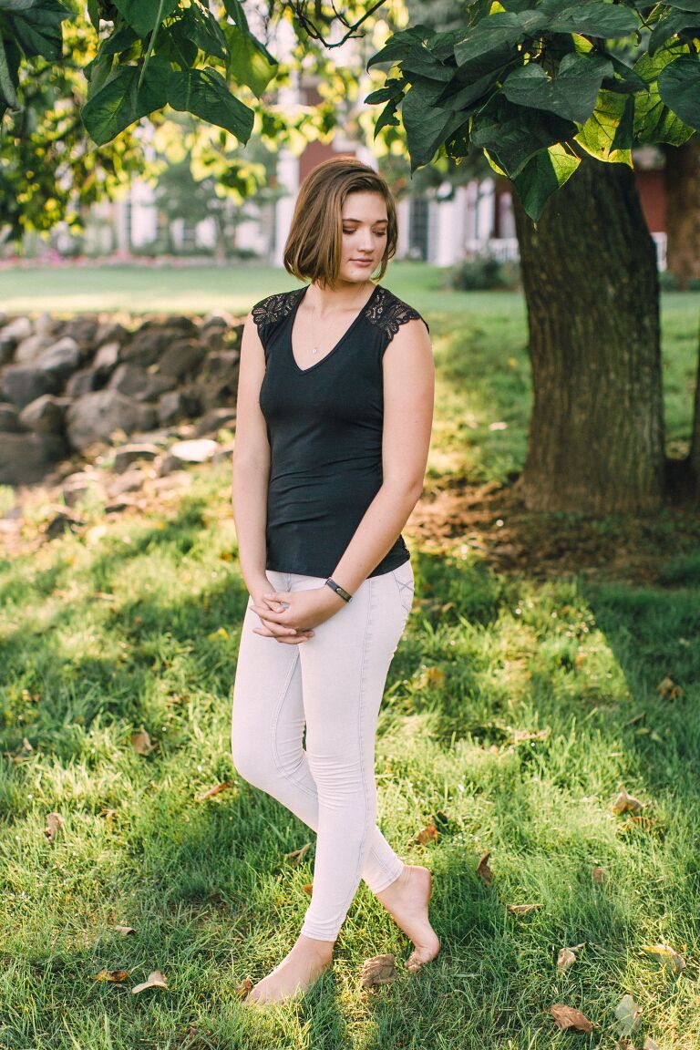 Lake Leelanau senior portraits under a tree