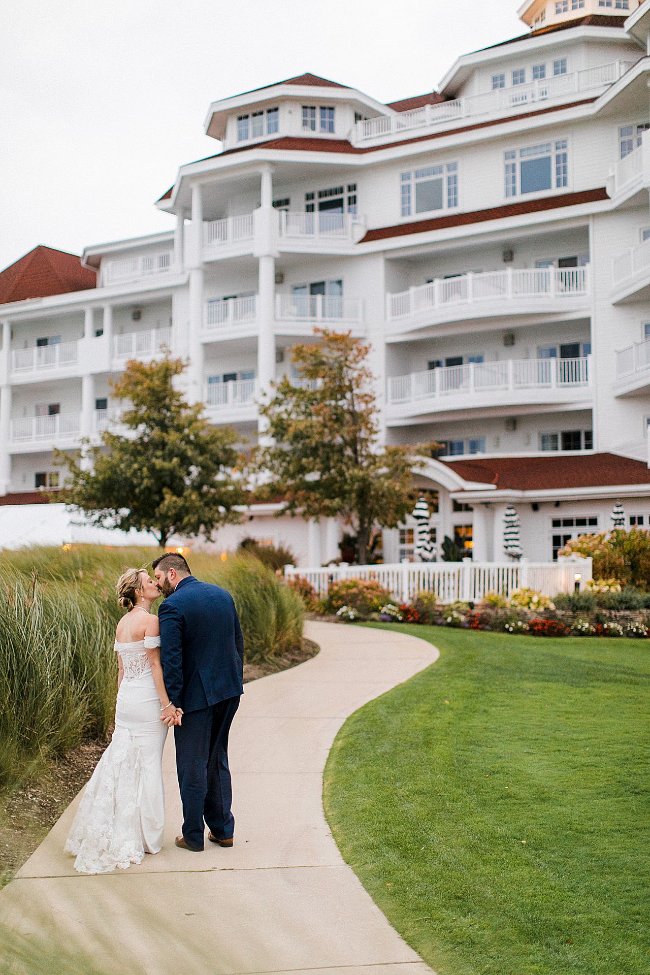 Inn_at_Bay_Harbor_Northern_Michigan_Waterfront_Wedding_Photography_0076