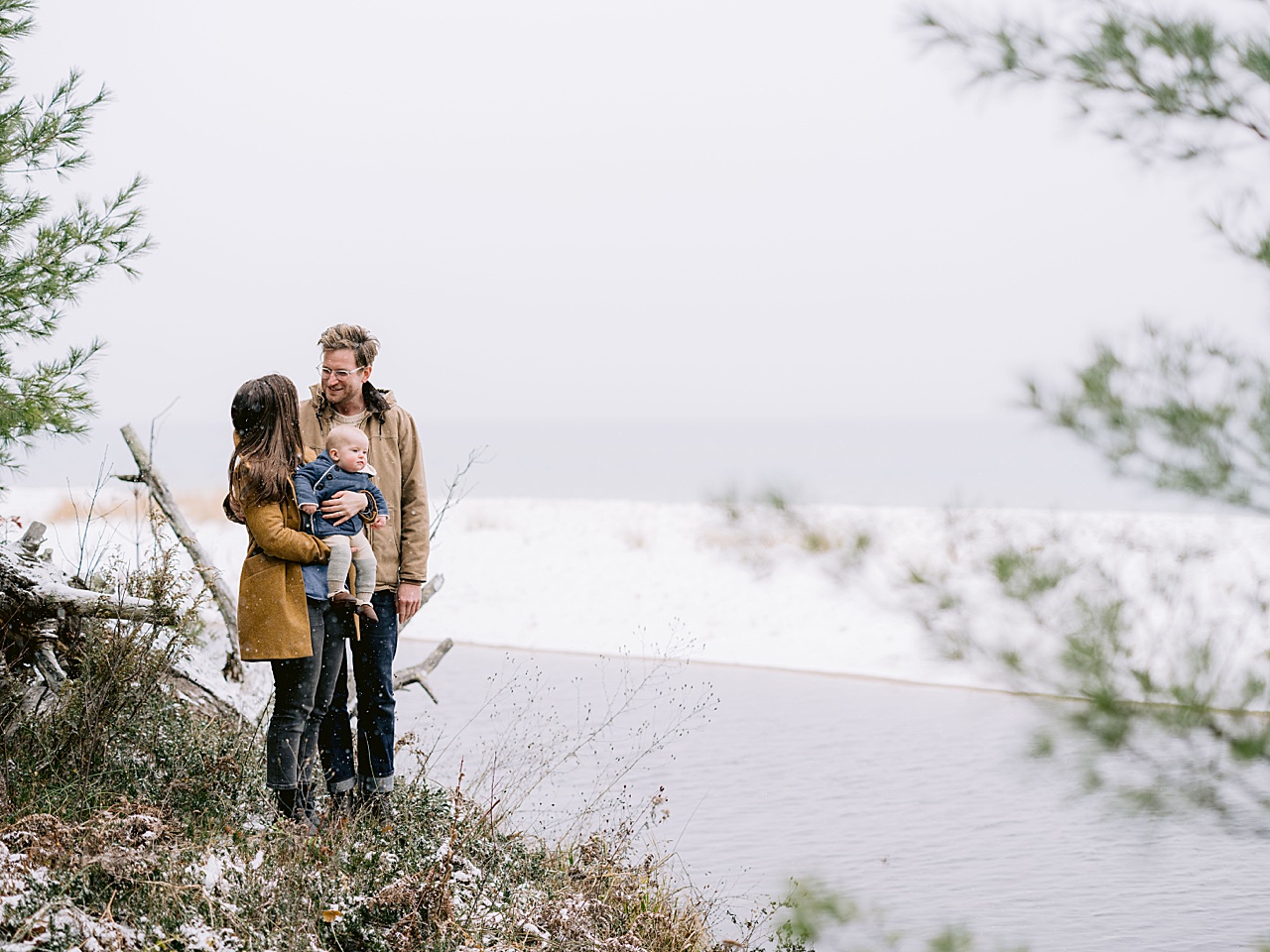 Family portraits in Michigan near a lake